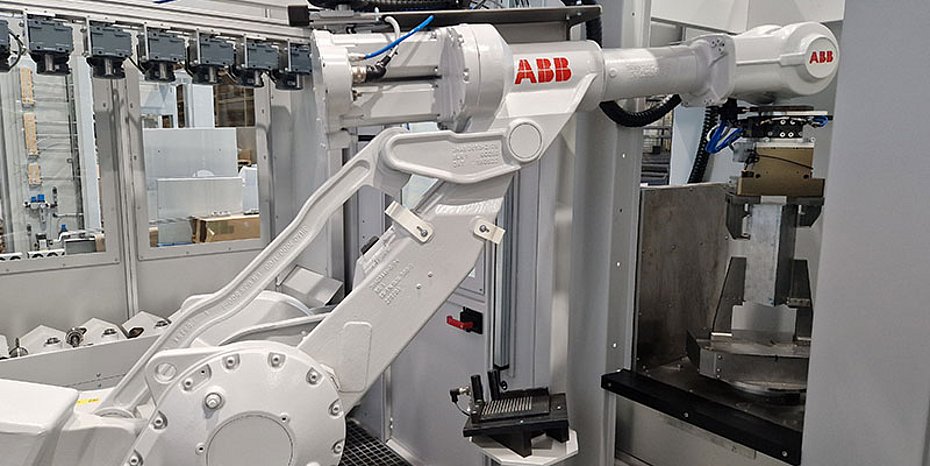 Hochdruckwasserstrahl-Entgratanlage Entgraten und Reinigen