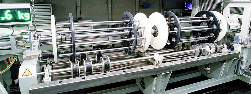 Vollautomatisierte Gleitschliffanlage Plastifizierschnecken