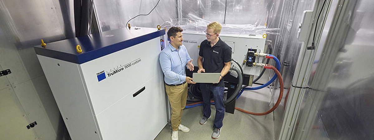 Trumpf Ultrakurzpulslaser TruMicro 9010 große Flächen Strukturieren Reinigen Oberflächen