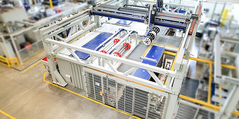 Vollautomatisierte Gleitschliffanlage Plastifizierschnecken