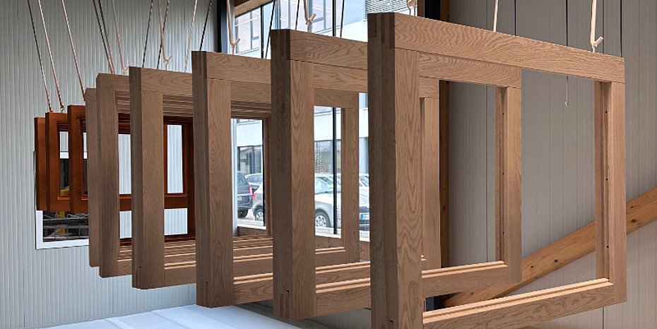 Fenster Türen Spritzroboter beschichten
