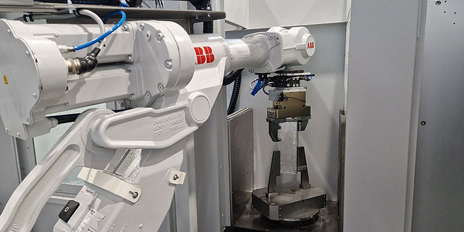 Hochdruckwasserstrahl-Entgratanlage Entgraten und Reinigen