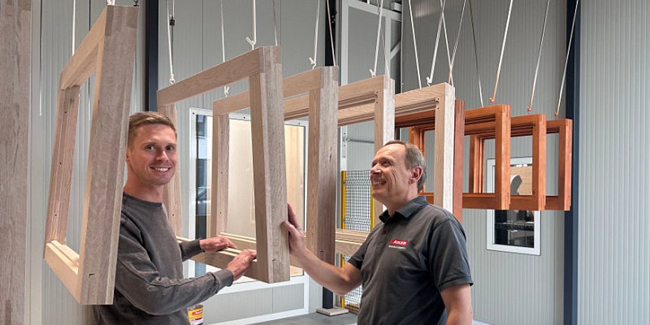 Fenster Türen Spritzroboter beschichten