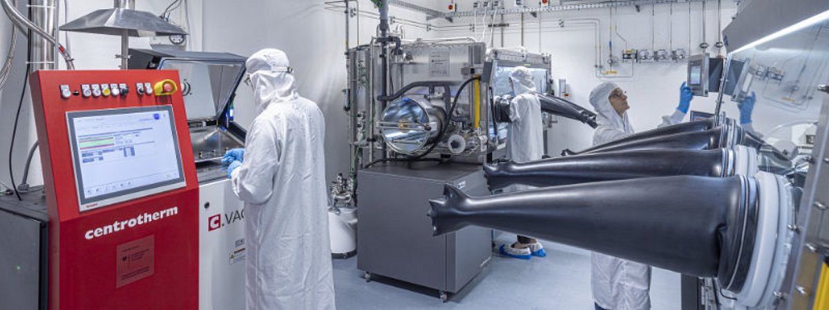 Fraunhofer ISE Labor Perowskit-Silizium-Photovoltaik